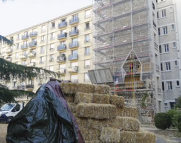 Réhabilitation : Des bottes de paille en isolation thermique par l'extérieur_Paris Habitat